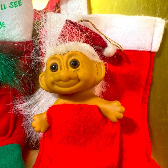 RUSS BERRIE VINTAGE CHRISTMAS TROLLS WITH HATS & POCKET XMAS STOCKINGS RARE - Picture 3 of 16